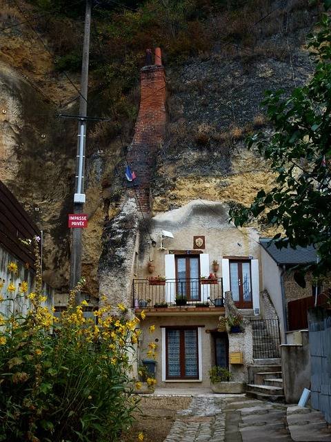 Découvrez le monde unique des maisons troglodytes en Méditerranée