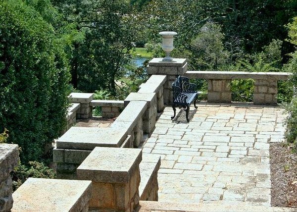 Villa en Méditerranée avec terrasse et jardin : Profitez de l'extérieur en toute intimité