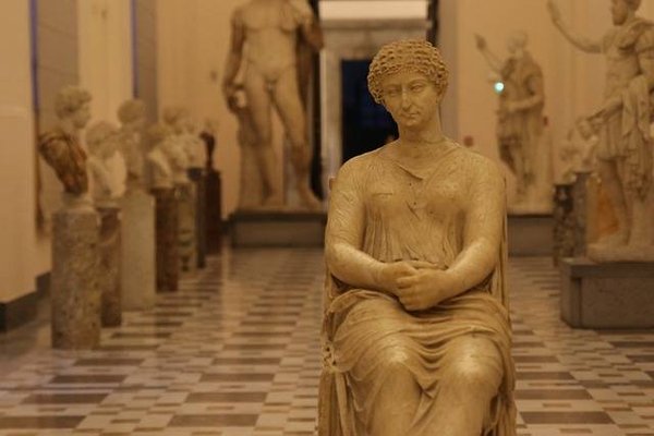 Loisirs de vacances en Méditerranée : Découverte du patrimoine historique et culturel